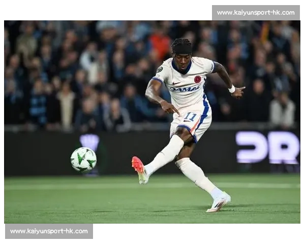 马杜埃凯 GQ 大片曝光！切尔西边锋化身巴黎世家型男